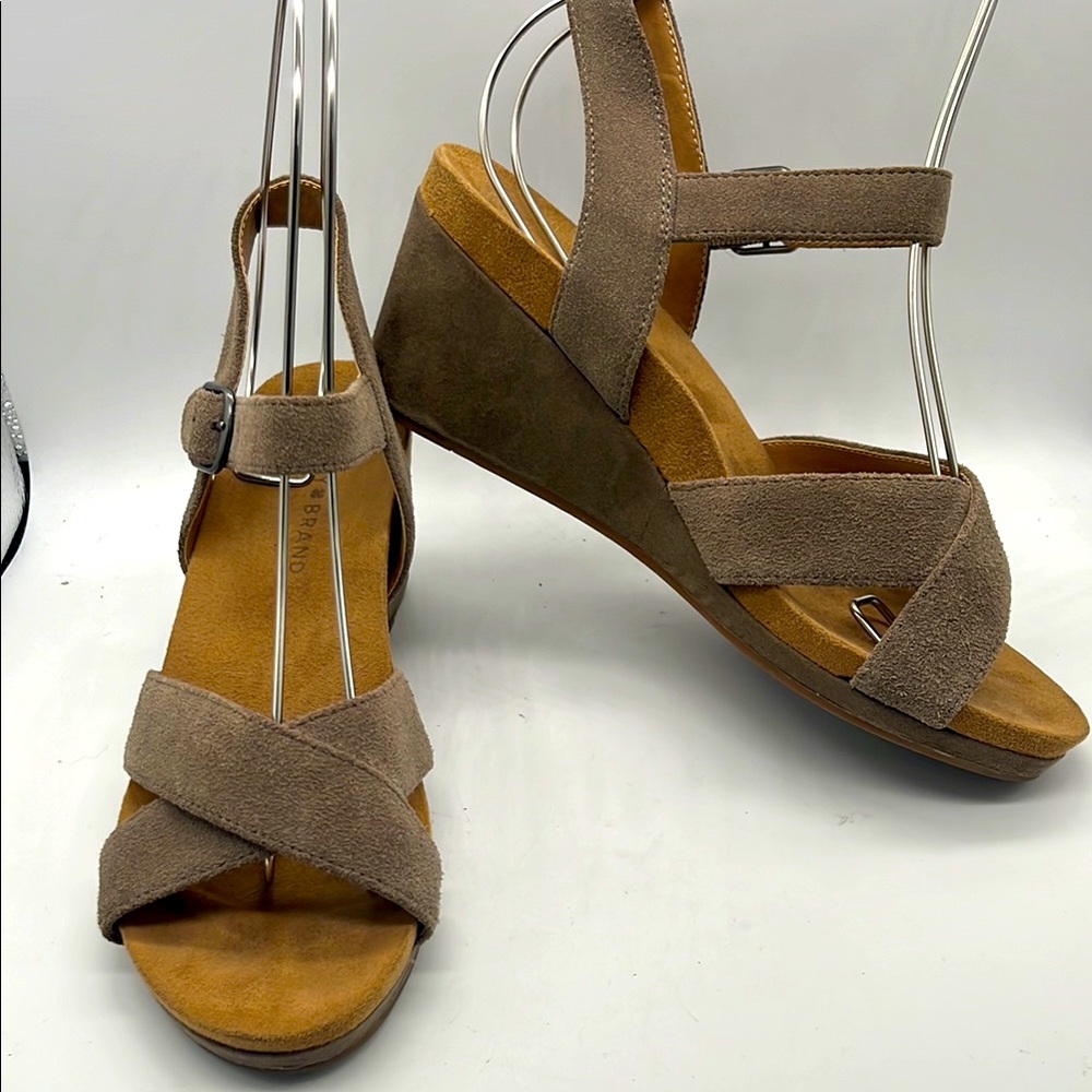 Lucky Brand  Suede Wedge Sandals light coco brown Sz 8.5